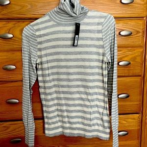 NWT! Banana Republic women’s cashmere and cotton turtleneck